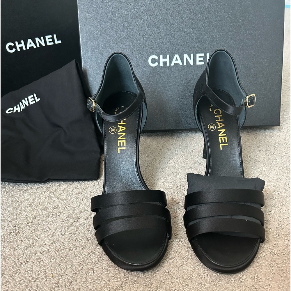 Chanel satin/leather pearl sandals NWT - Picture 5 of 11